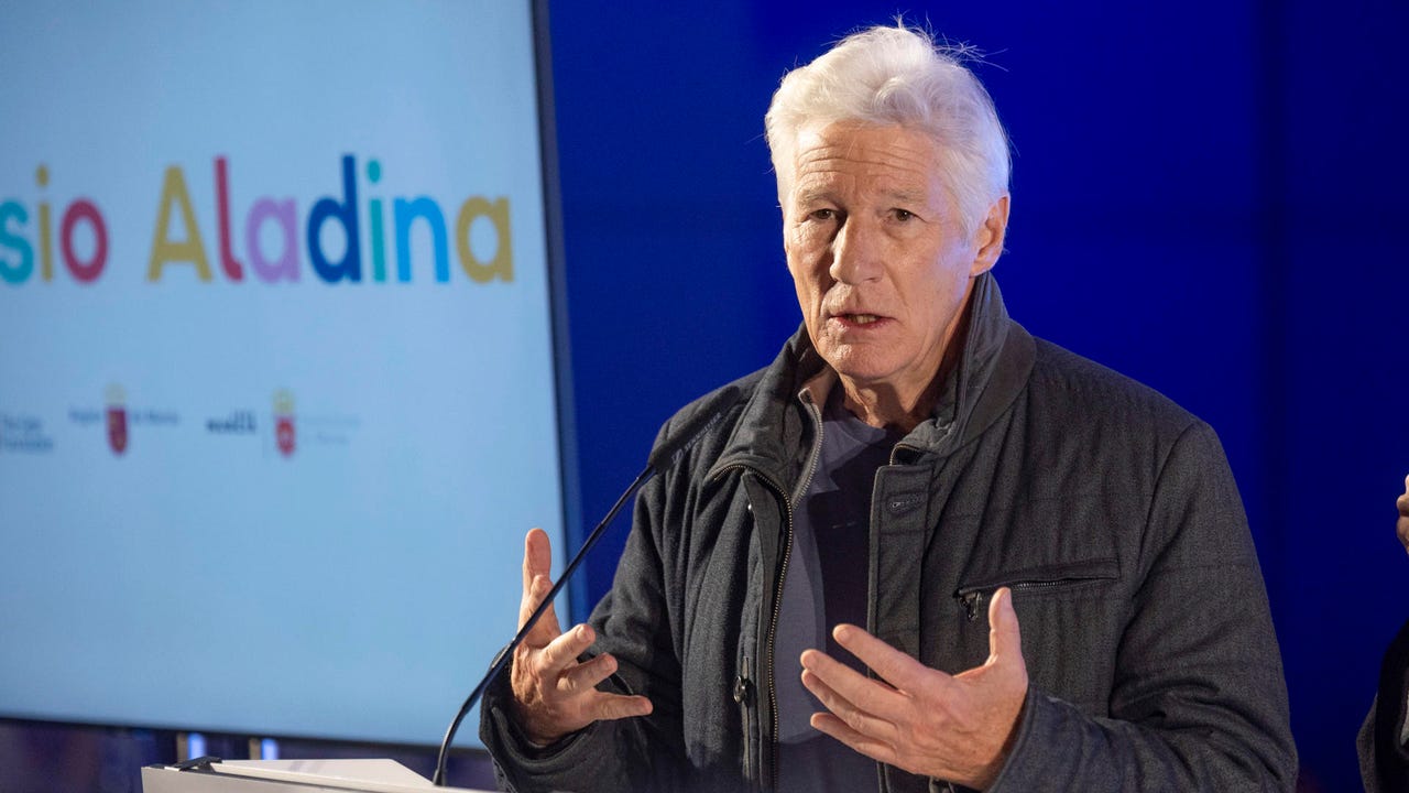 Richard Gere firma la primera piedra del gimnasio pediátrico más grande de España