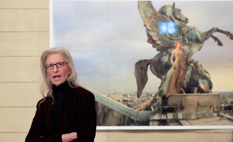 La moda y la comedia nos ayudan a sobrevivir