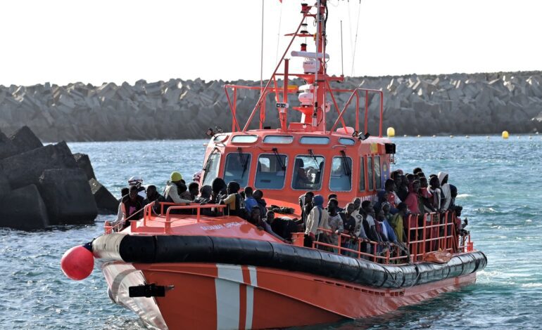 Cuatro inmigrantes muertos en un cayuco que se quedó sin comida cerca de Canarias
