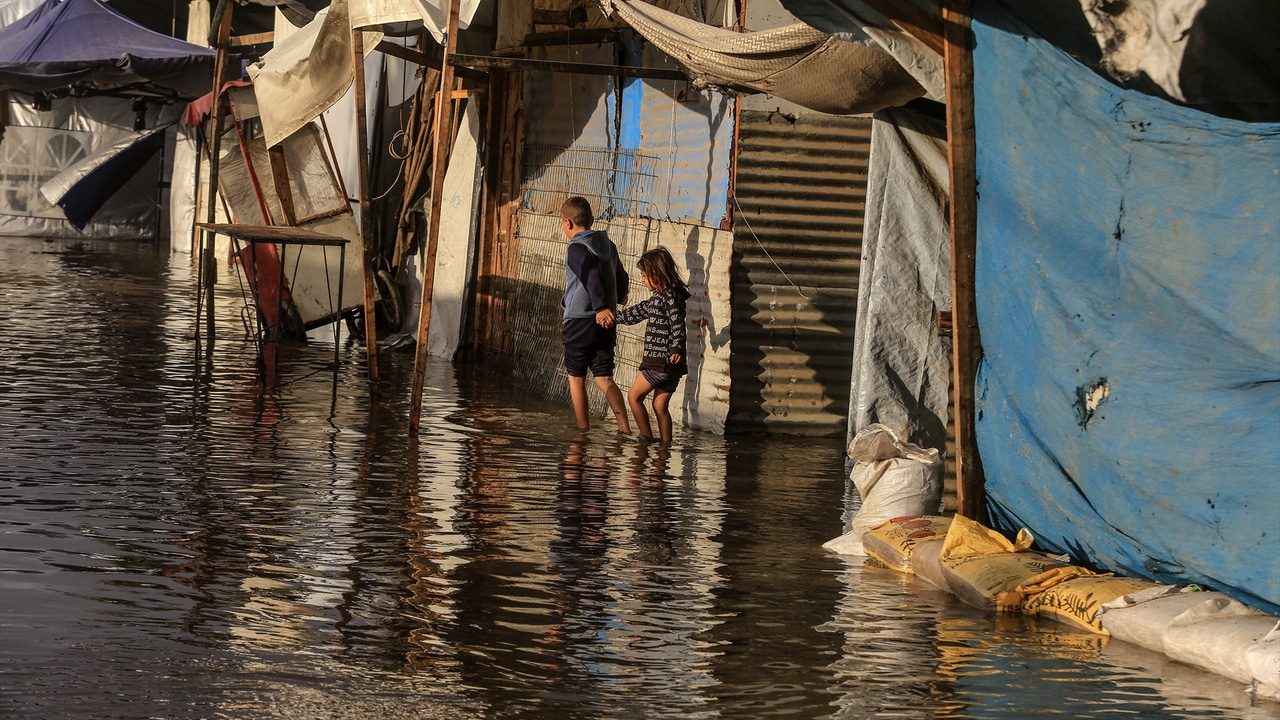 Gaza, colapsada por la lluvia mientras se siguen cometiendo violaciones del acuerdo de paz por parte de Israel