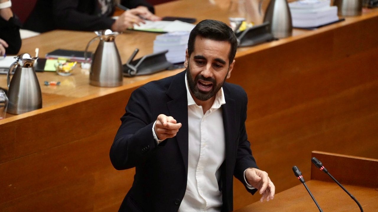 Viene a seguir tapando las vergüenzas