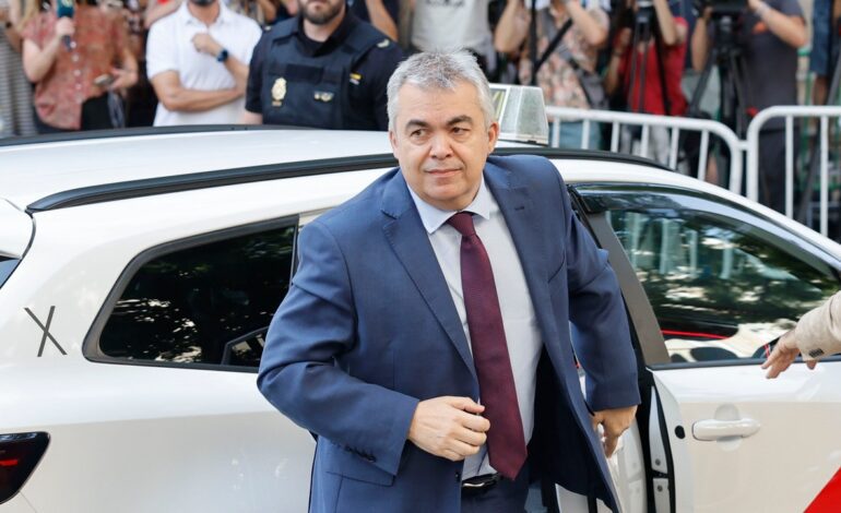 El juez deja a Santos Cerdán en libertad provisional al considerar que ya no hay riesgo de destrucción de pruebas