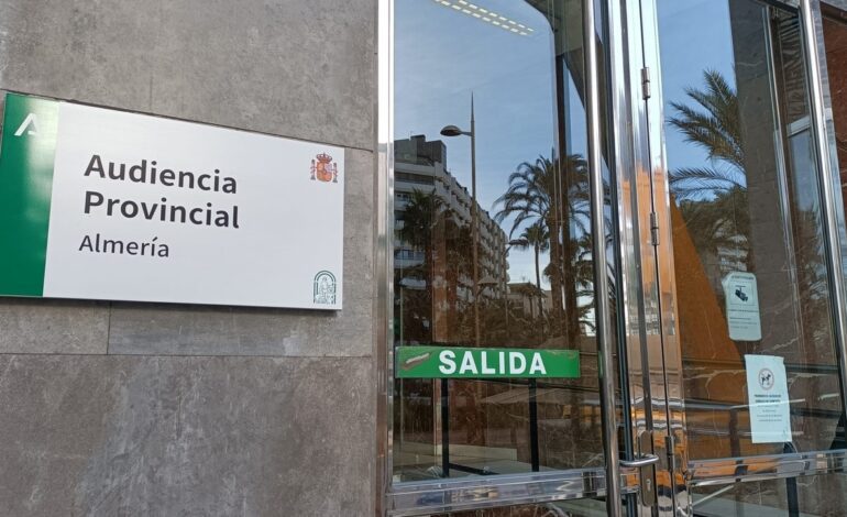 Abandona a su pareja en un descampado de Almería tras dejarle inconsciente de una patada en el abdomen