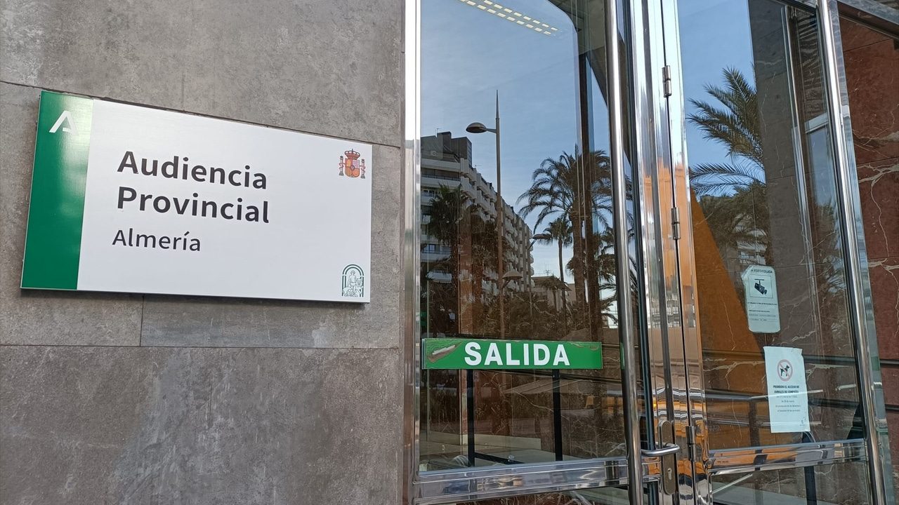 Abandona a su pareja en un descampado de Almería tras dejarle inconsciente de una patada en el abdomen