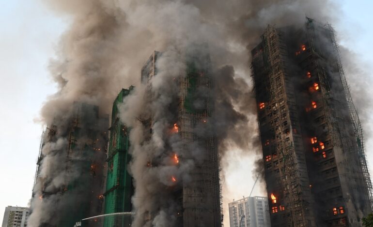 Por qué ha sido tan devastador el incendio de Hong Kong que deja al menos 83 muertos