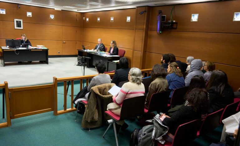 los 21 acusados hacían turnos en la puerta