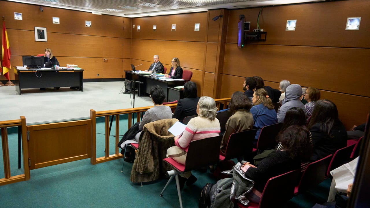 los 21 acusados hacían turnos en la puerta