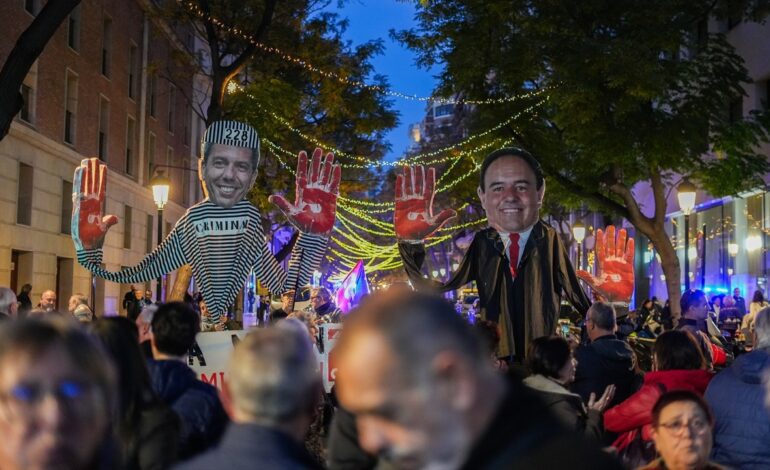 La manifestación ‘Mazón a presó’ exige al expresident que deje el acta de diputado y se someta a la justicia