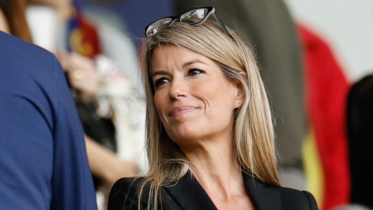 Maribel Vilaplana asegura que Mazón atendía llamadas, pero la comida fue «distendida» y transcurrió «como si no pasara nada»