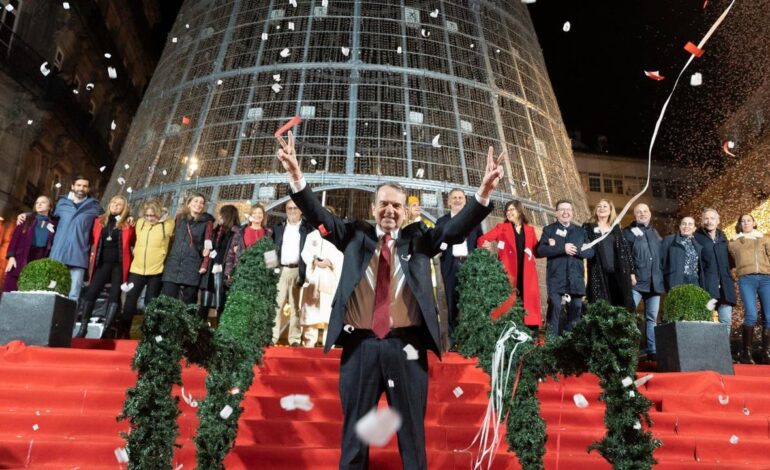 Vigo enciende la Navidad bajo la lluvia y con un público entregado