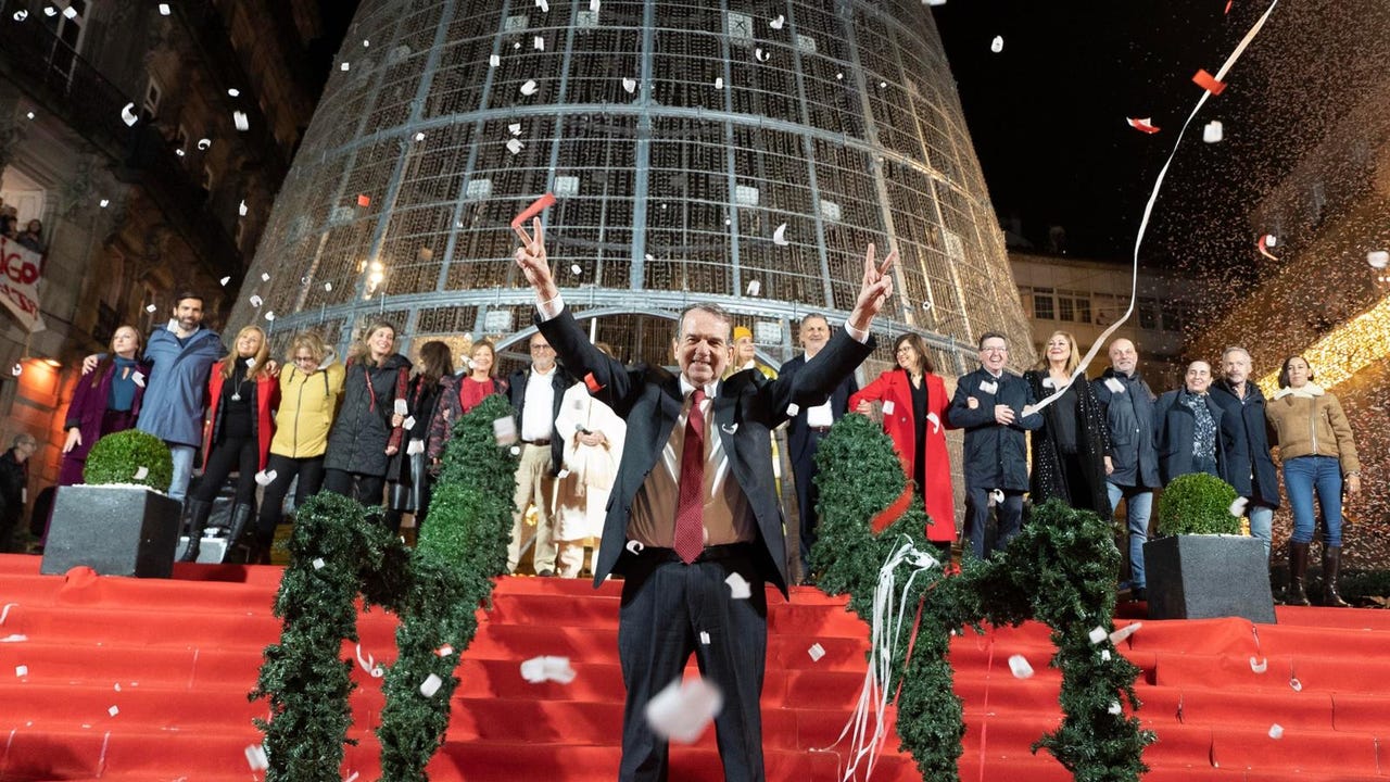 Vigo enciende la Navidad bajo la lluvia y con un público entregado