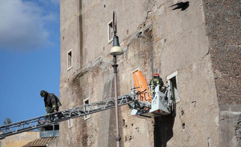 Se derrumba una torre medieval en Roma: hay cinco heridos