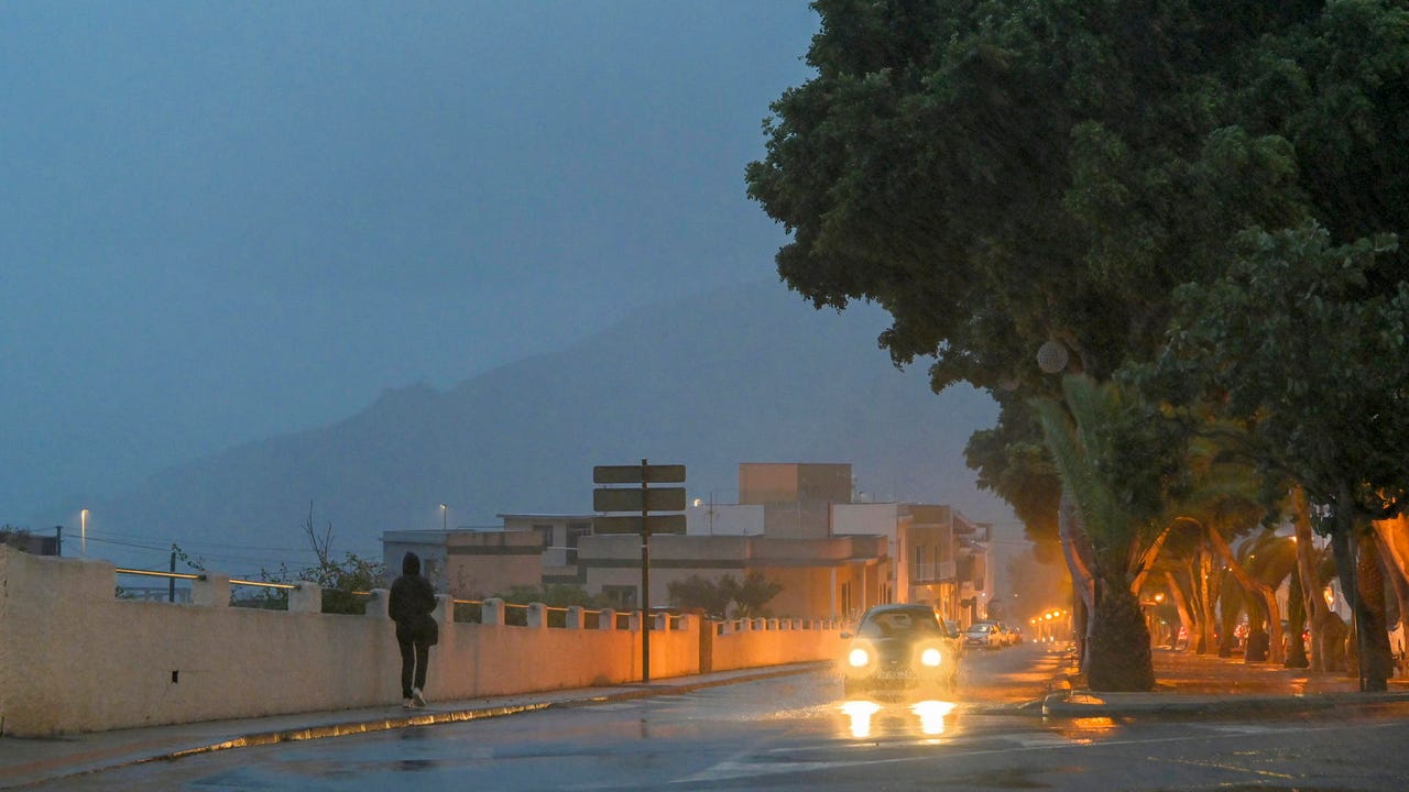 la borrasca Claudia golpea Canarias y deja nueve vuelos cancelados