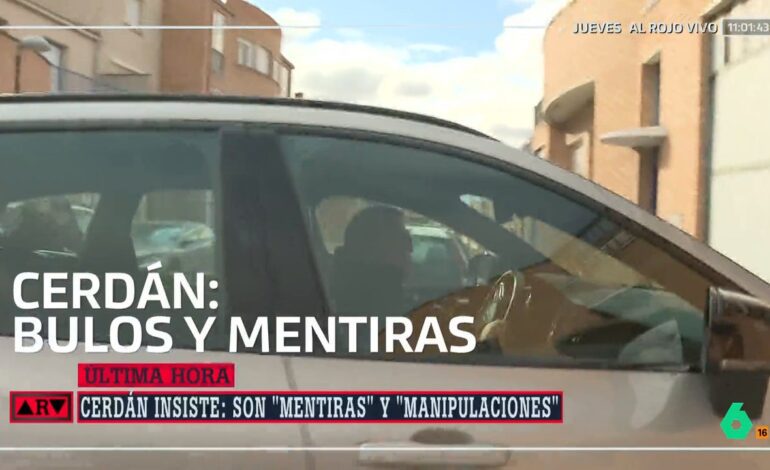 Primeras imágenes de Cerdán saliendo de su casa tras quedar en libertad y defender que hay «muchas mentiras»