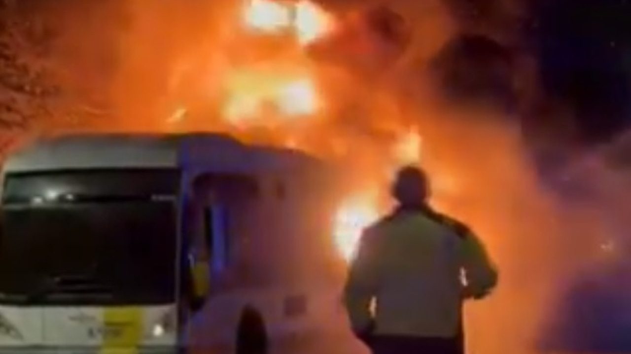 Se incendia uno de los autobuses que llevaba a los aficionados del Barça en Brujas
