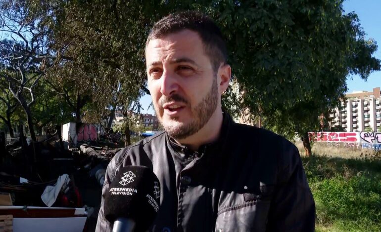 Los vecinos denuncian la situación del barrio tras el incendio de un asentamiento de Barcelona