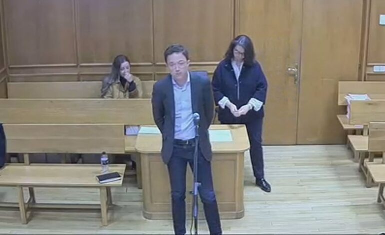 él dice que eran «dos personas que se besan en una fiesta» y ella que no la violó porque le paró