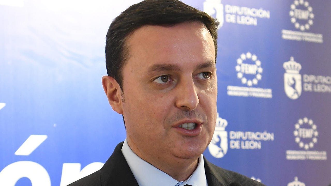 El juez interpreta las alusiones al «dentista» y a las «muelas» como un código de las mordidas en la trama de mascarillas