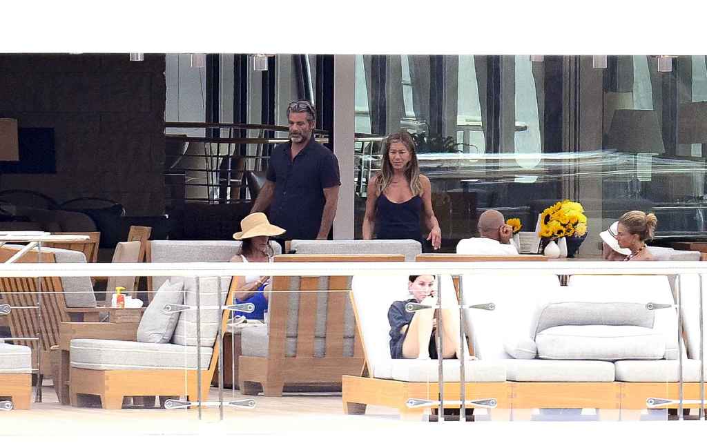 Jennifer Aniston y Jim Curtis de vacaciones en Mallorca en julio de 2025
