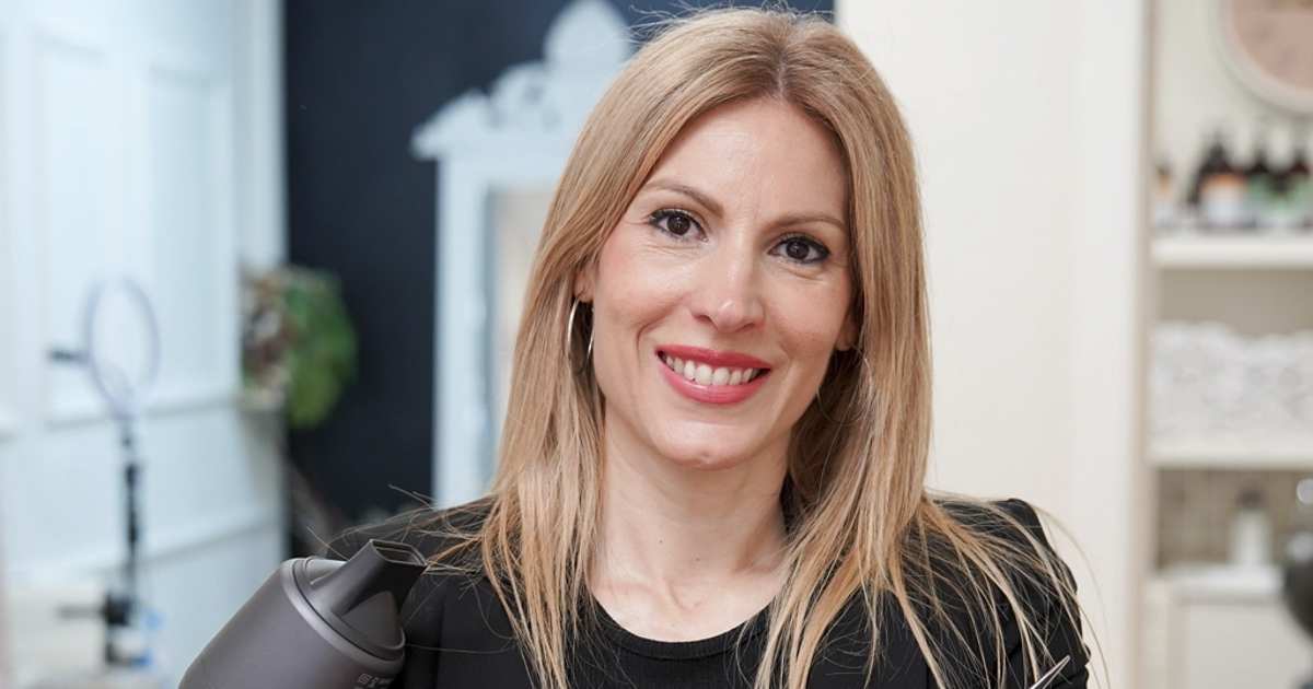 Una exfoliación del cuero cabelludo ayuda a arrastrar toda la grasa y hace que el cabello esté más limpio y fuerte