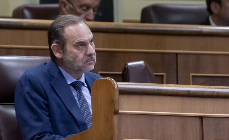 Ábalos responde al «golfos» de Yolanda Díaz y la acusa de prestar la vivienda oficial a «personas sin derecho a ello»