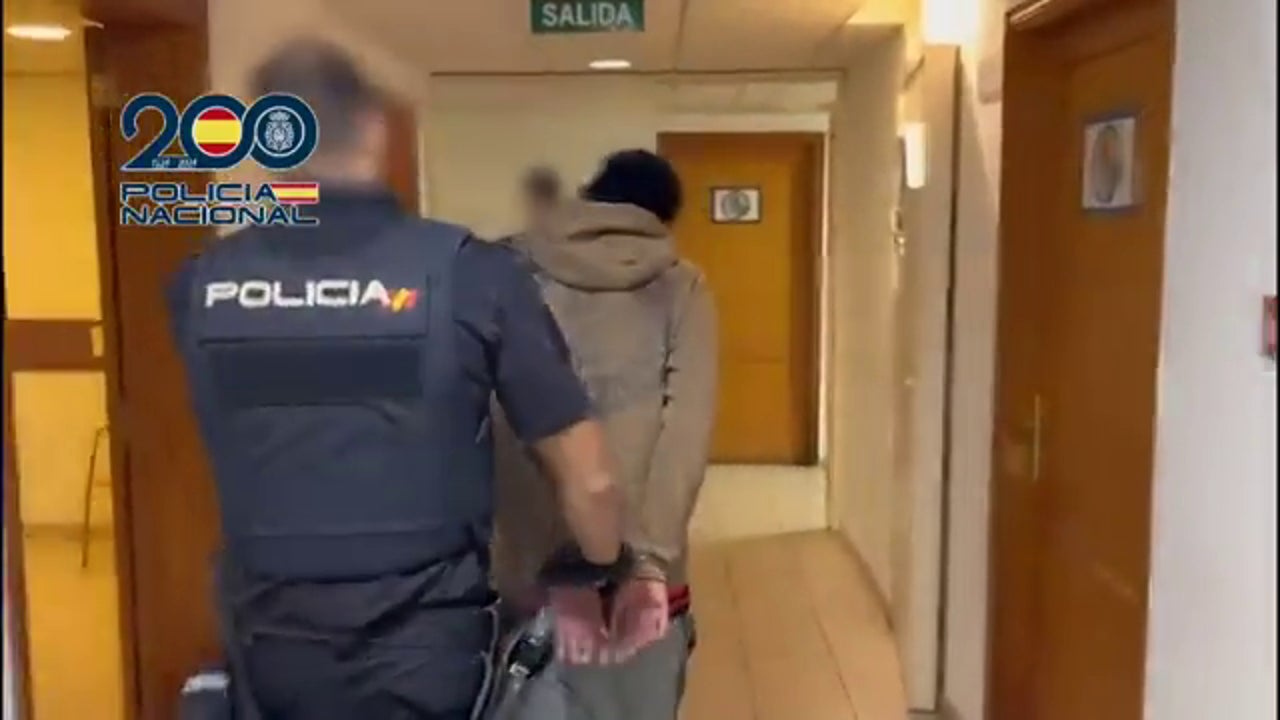 Un joven de 21 años llega al hospital de Lanzarote con un cuchillo clavado en la espalda