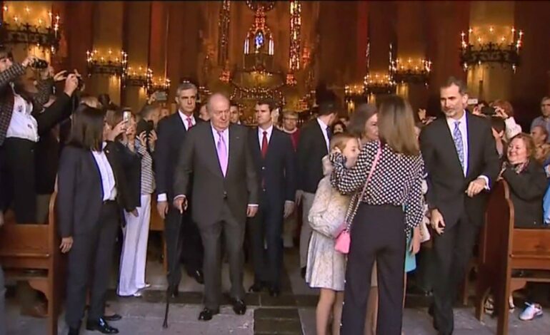 El rey Juan Carlos I tilda de «catástrofe» el episodio entre la reina Letizia y doña Sofía en la catedral de Palma
