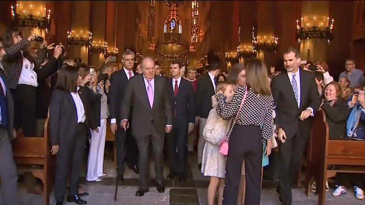 El rey Juan Carlos I tilda de «catástrofe» el episodio entre la reina Letizia y doña Sofía en la catedral de Palma