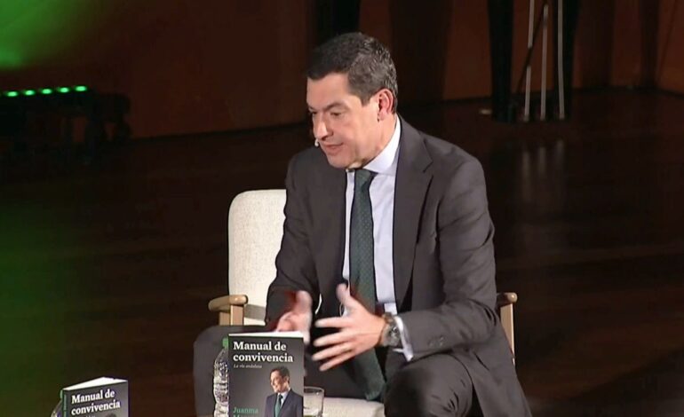 Juanma Moreno, en la presentación de su nuevo libro: «Vamos a ser contundentes»