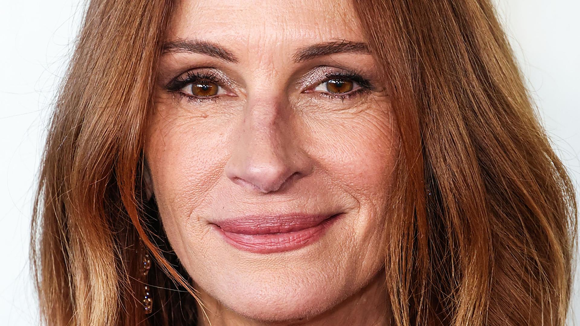 Maquillaje de ojos a los 50 si tienes una boda: qué colores siempre favorecen