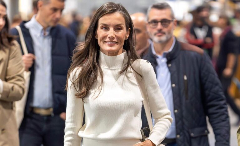 Un protector solar para el rey Felipe y una copa menstrual: las compras beauty de la reina Letizia en su salida privada