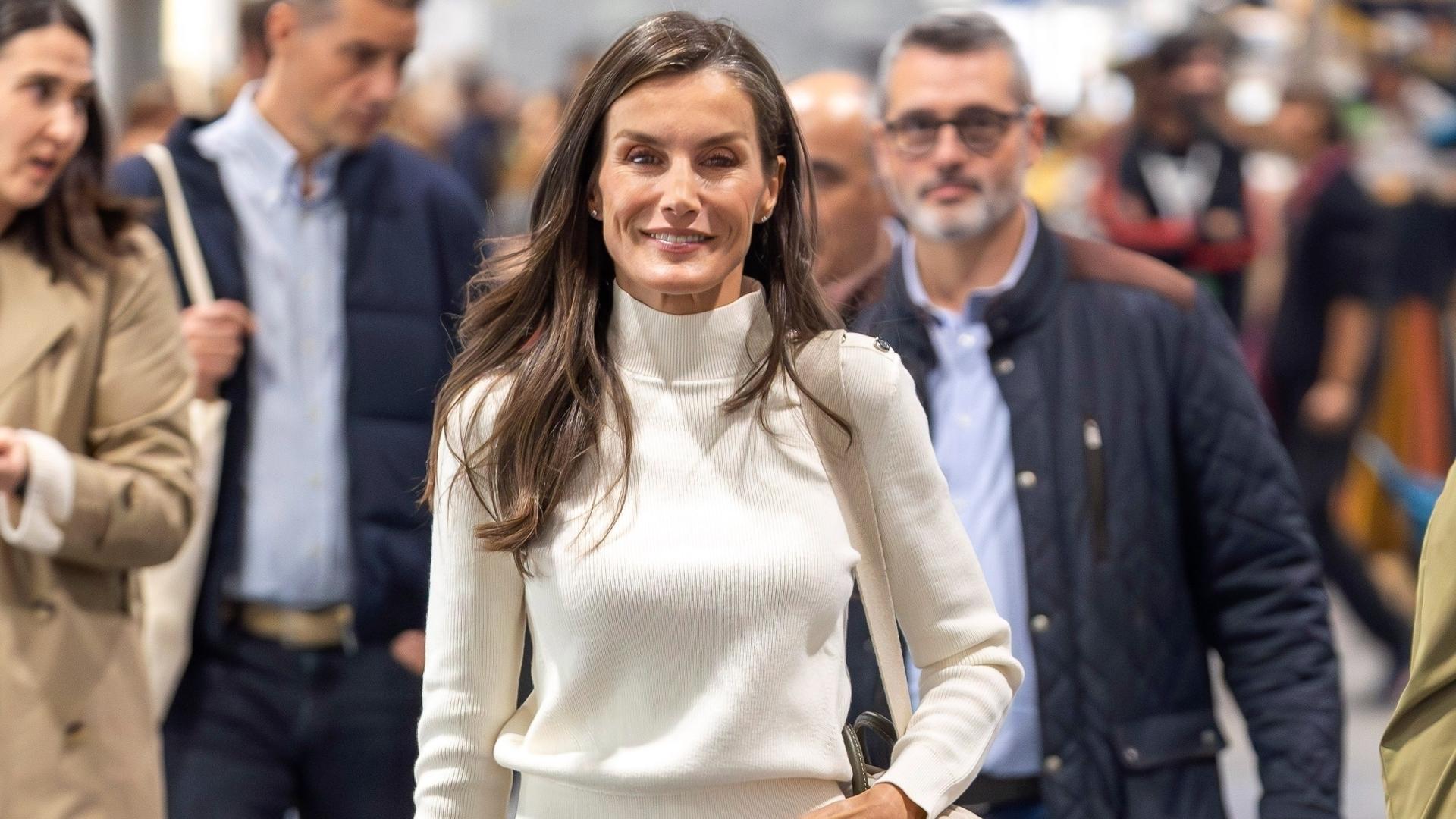 Un protector solar para el rey Felipe y una copa menstrual: las compras beauty de la reina Letizia en su salida privada