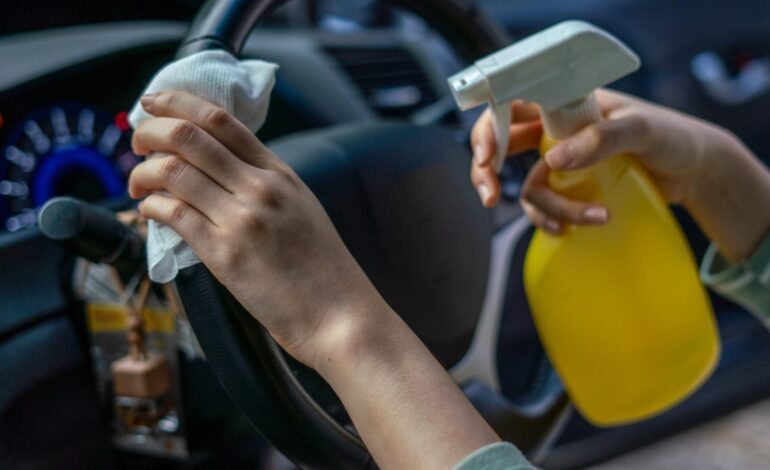 tiene amoníaco y alcohol y es fatal para los materiales (e incluso para tu salud)