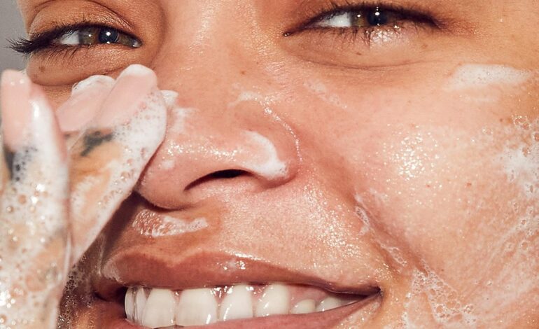 La doble limpieza que ha cambiado mi piel: el gel de cara que mejor funciona