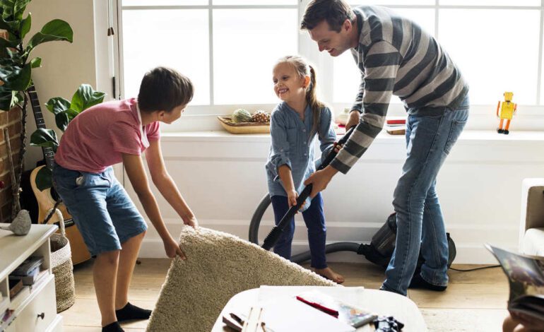 Desde que en casa nos organizamos para limpiar juntos como hacen los suecos el sábado, todo está más limpio y nosotros más felices