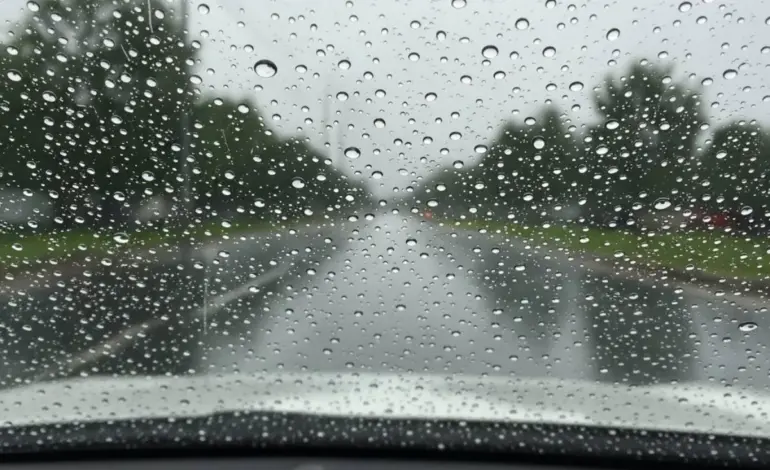 Prepara tu coche para la lluvia en Alcampo y por menos de 5 euros