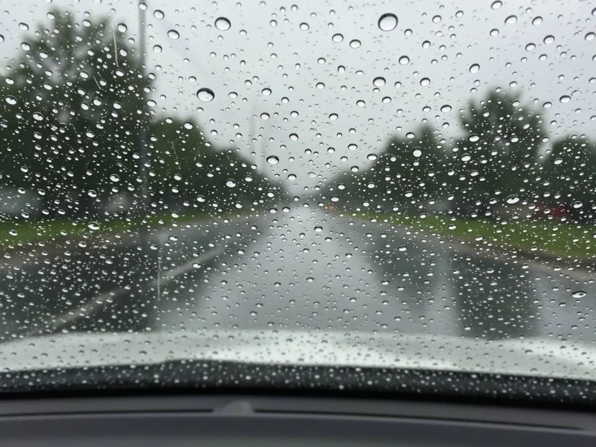 Prepara tu coche para la lluvia en Alcampo y por menos de 5 euros