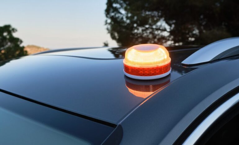 los riesgos legales de usar mal la baliza V-16 de la DGT