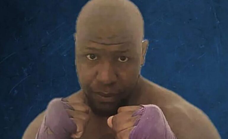 Muere Isaac Johnson, luchador de MMA, tras colapsar en plena pelea en Chicago