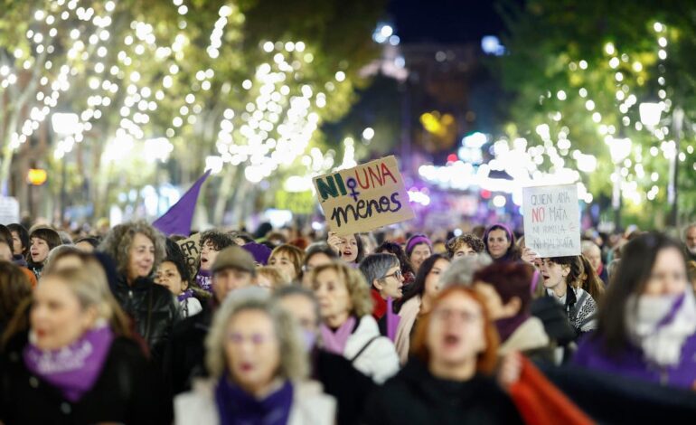 España se moviliza contra la violencia machista con 40 marchas por todo el país