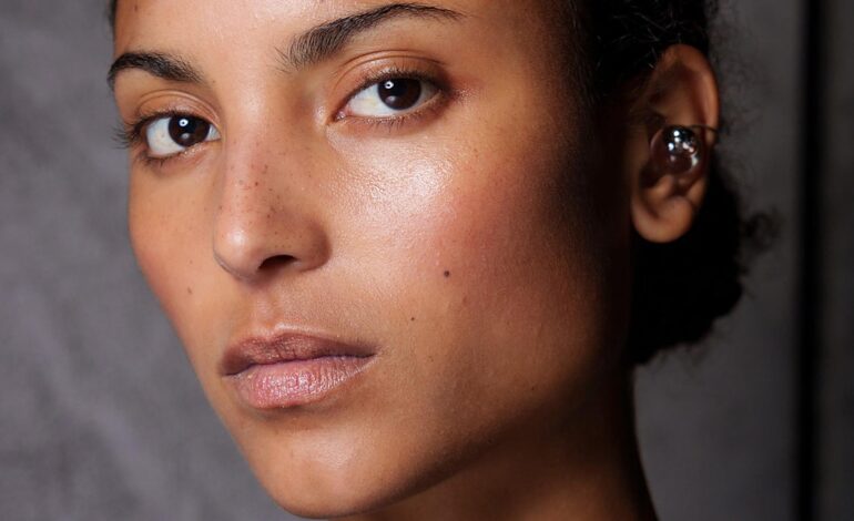 Cómo conseguir que una base de maquillaje se vea efecto segunda piel de forma fácil