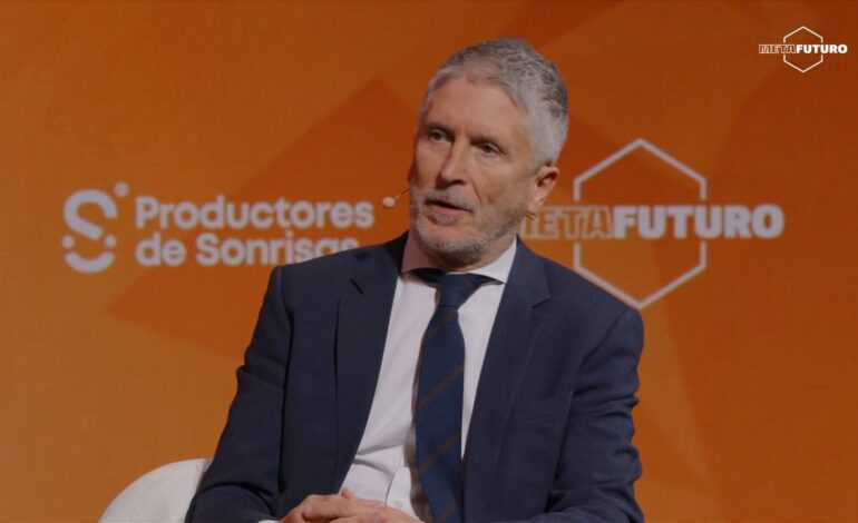 Marlaska critica a la “derecha y la extrema derecha” por «vincular migración con criminalidad»: “Abascal demuestra su ignorancia”