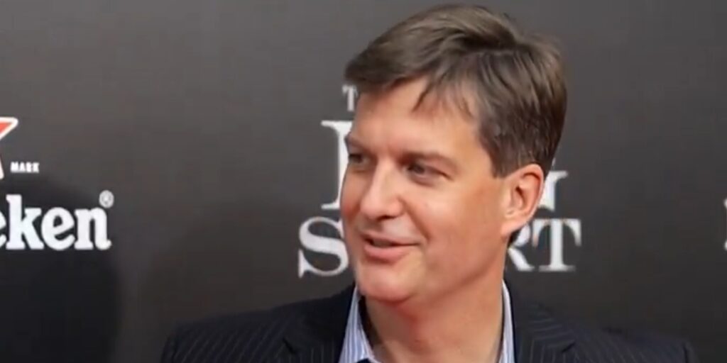 Michael Burry, el gurú que predijo la crisis de 2008, advierte sobre una posible burbuja de la inteligencia artificial