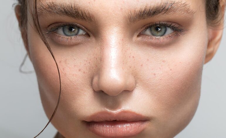 Cómo es la micropigmentación de cejas con bambú