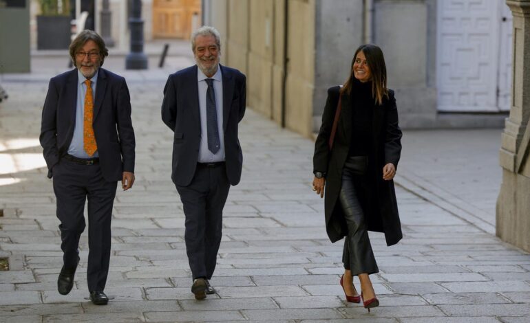 Un M.Á.R. desafiante acusa a laSexta de «faltar a la verdad» y sonríe ante los insultos en la puerta del Supremo