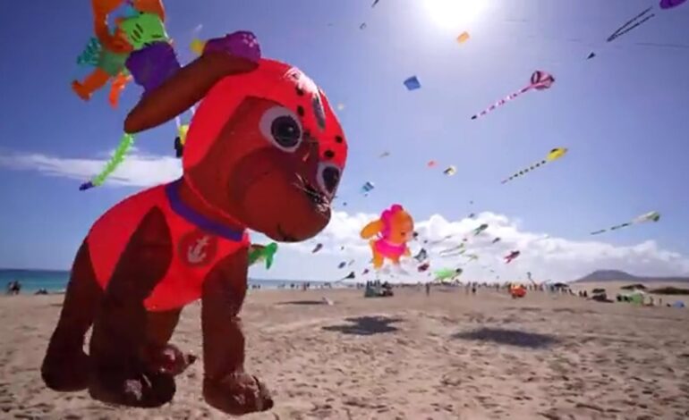 Miles de cometas llegadas de toda Europa surcan el cielo de Fuerteventura