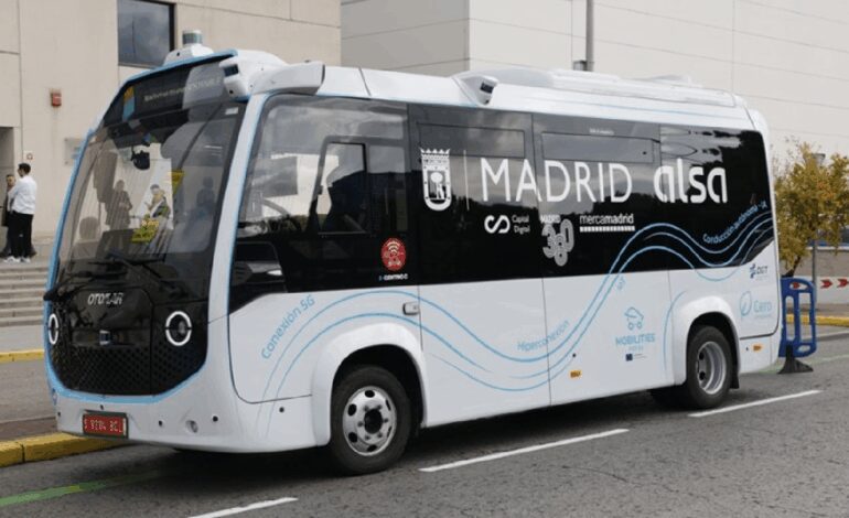 El 5G+ de Orange da cobertura en Madrid al primer minibús eléctrico y autónomo en Mercamadrid