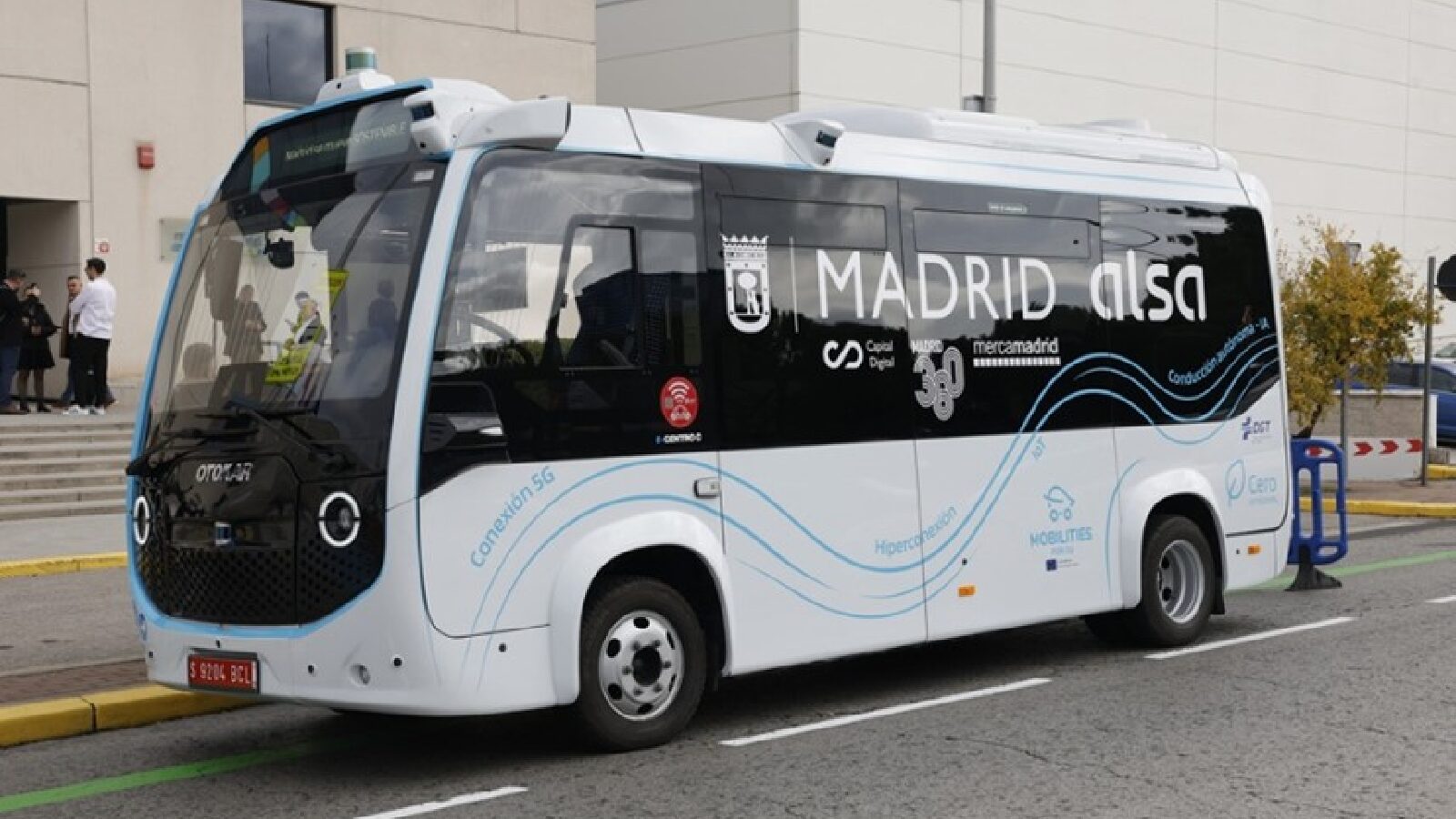 El 5G+ de Orange da cobertura en Madrid al primer minibús eléctrico y autónomo en Mercamadrid
