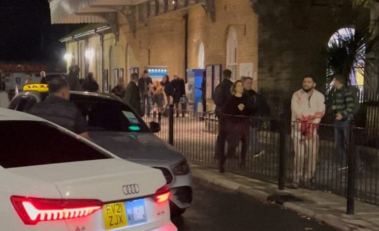 Diez heridos, nueve graves, tras un apuñalamiento múltiple en un tren en el norte de Londres