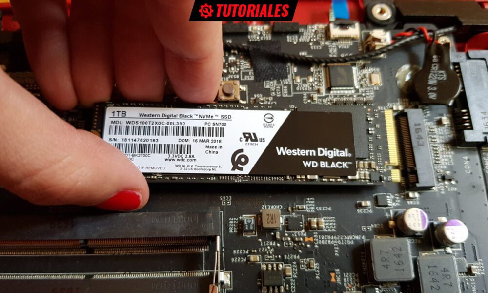 Cómo montar una SSD en un portátil
